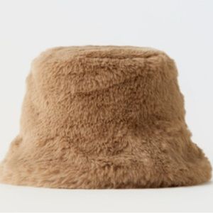 Faux fur bucket hat.